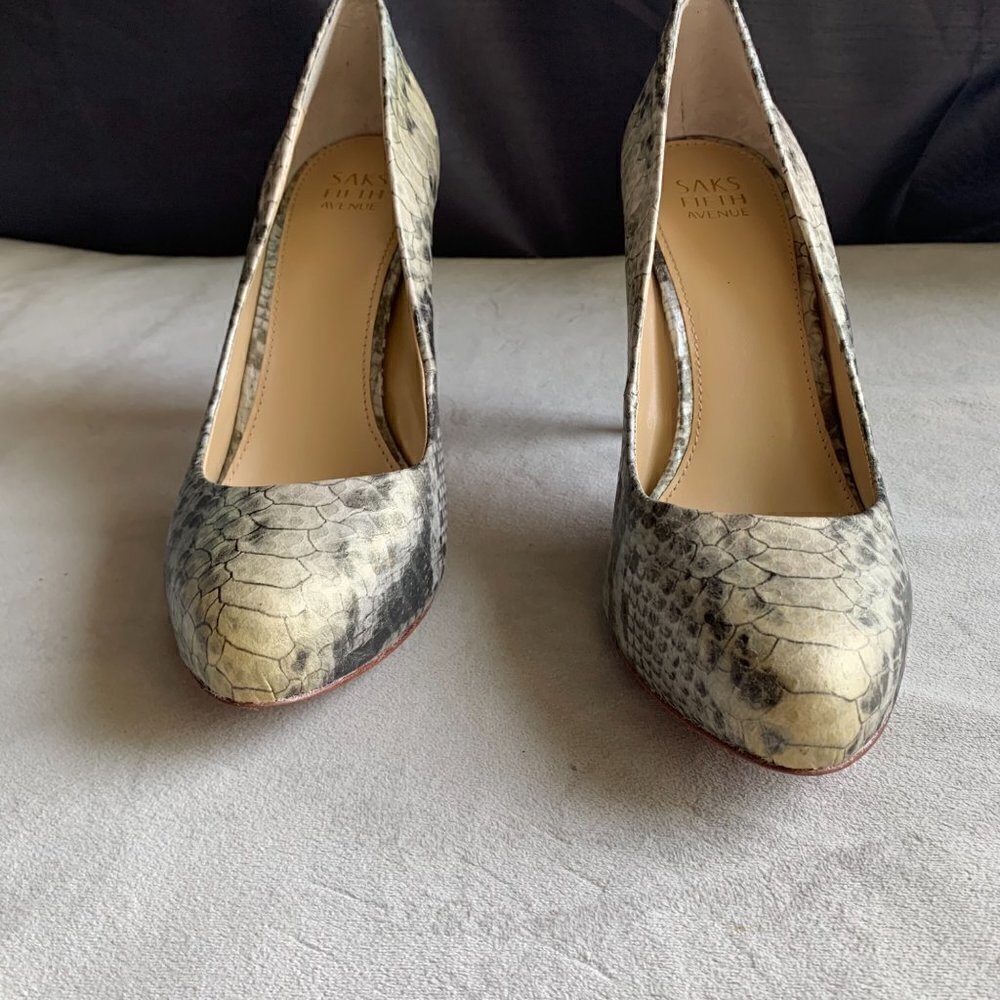 Saks Fifth Avenue SELINA Snakeskin Reptile Pumps 9 - Picture 16 of 16